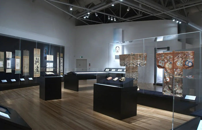 Why  Custom Glass Display Cabinets Are Worth the Investment for Your Home