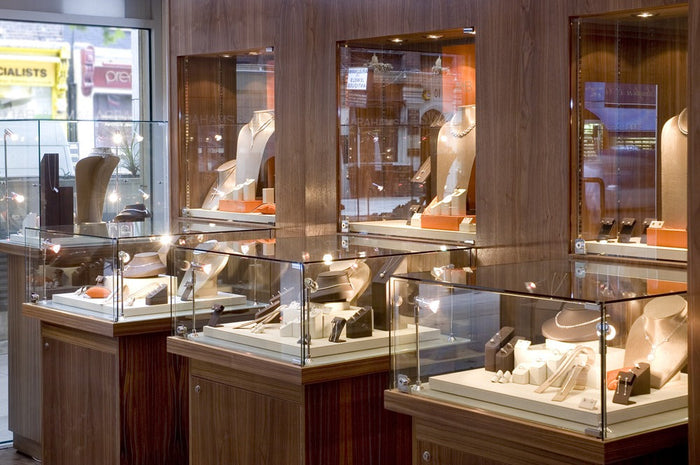 3 Tips on Displaying Jewellery in Glass Display Cabinets