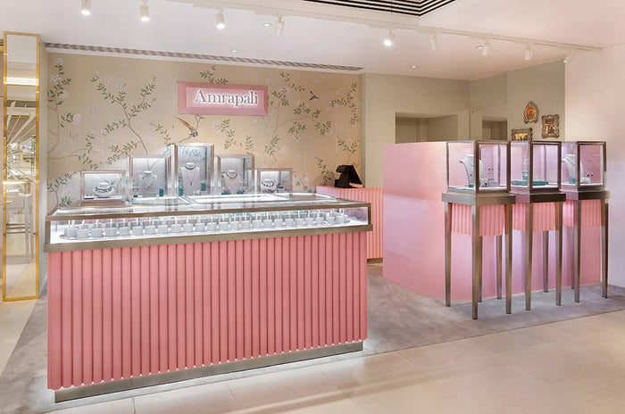 Design Meets Function: Tailoring Glass Cabinets for Luxurious Jewellery Displays