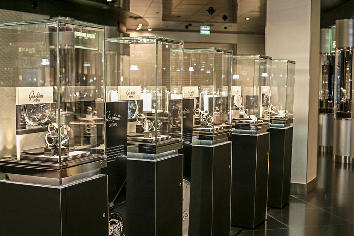 The commercial value of retail display cabinets